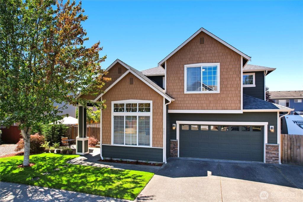 Photo of 471 Rosario Place NE, Renton, WA 98059 (MLS # 2416854)