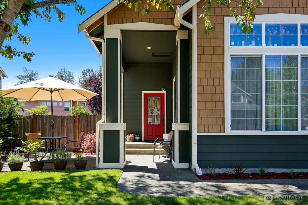Photo of 471 Rosario Place NE, Renton, WA 98059 (MLS # 2416854)
