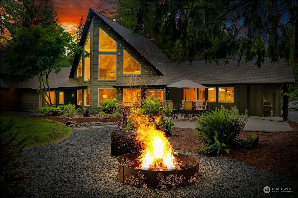 Photo of 10627 90th Street NE, Lake Stevens, WA 98258 (MLS # 2280305)