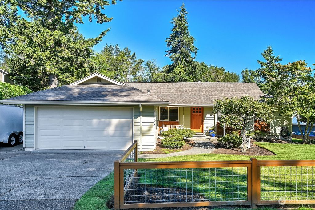 Photo of 13802 20th Place W, Lynnwood, WA 98087 (MLS # 2262460)