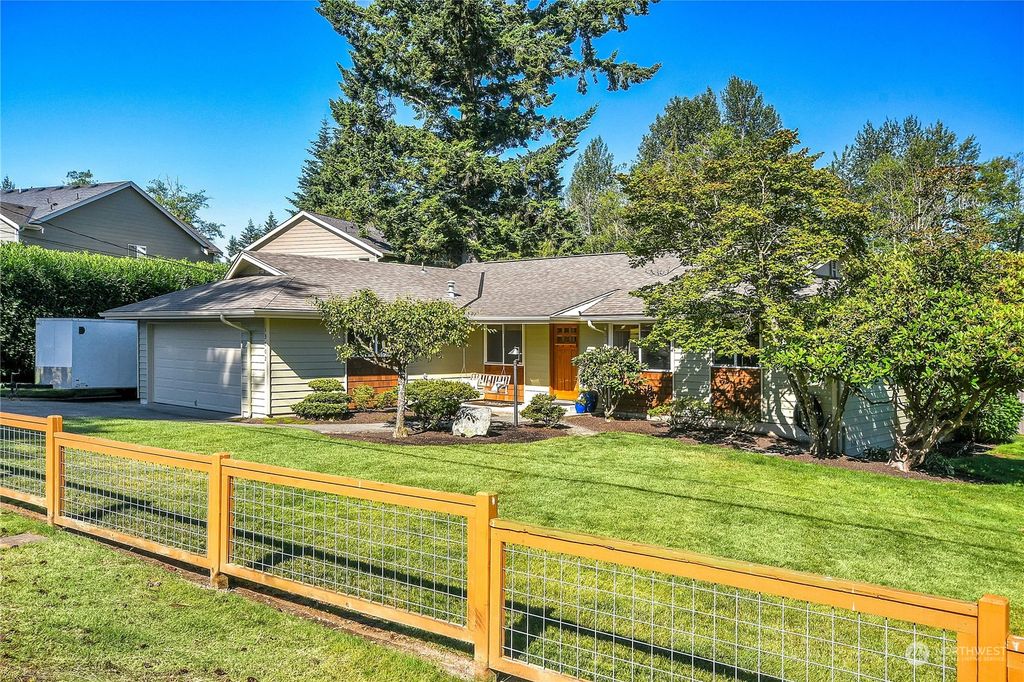 Photo of 13802 20th Place W, Lynnwood, WA 98087 (MLS # 2262460)