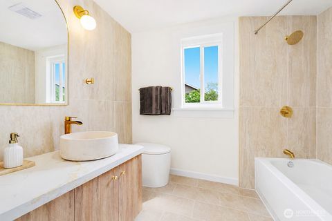 2025 S Ingersoll Pl Seattle WA 98144