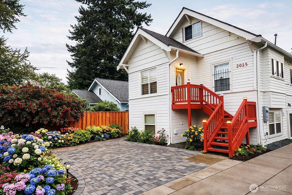 Photo of 2025 S Ingersoll Pl Pl, Seattle, WA 98144 (MLS # 2481705)