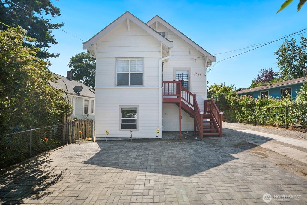 Photo of 2025 S Ingersoll Pl Pl, Seattle, WA 98144 (MLS # 2481705)