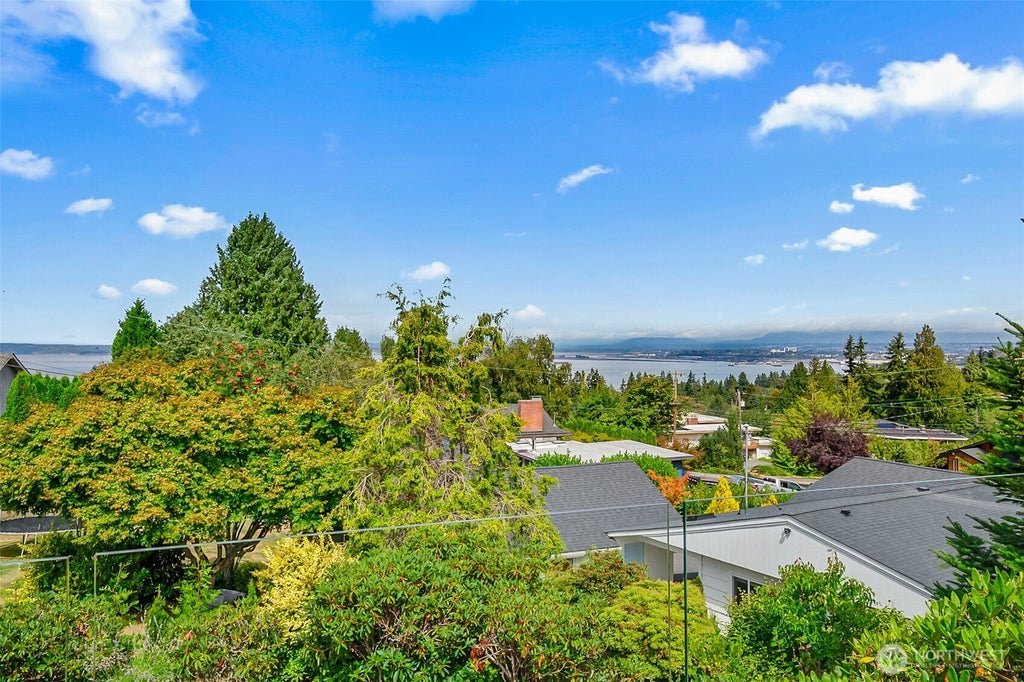 Photo of 5128 Seaview Way, Everett, WA 98203 (MLS # 2558374)