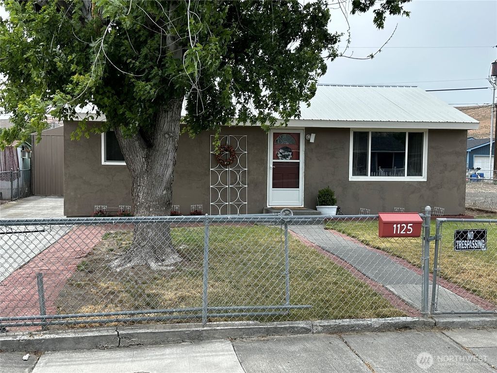 Photo of 1125 SE COTTAGE Street, Ephrata, WA 98823 (MLS # 2533153)