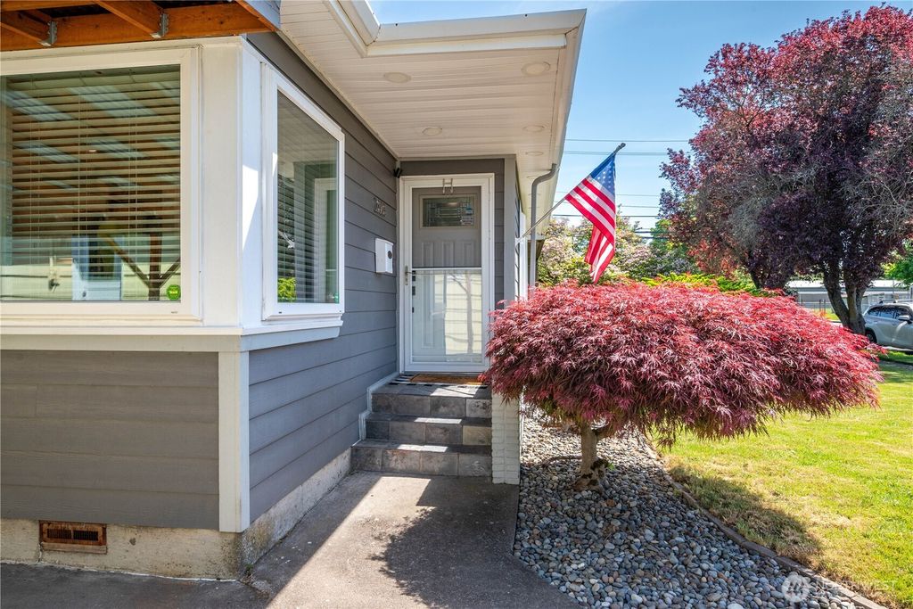 Photo of 2808 Lilac Street, Longview, WA 98632 (MLS # 2522028)