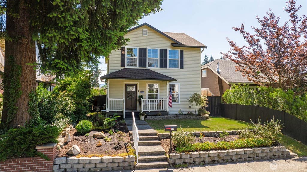 Photo of 227 S Macleod Avenue, Arlington, WA 98223 (MLS # 2541353)