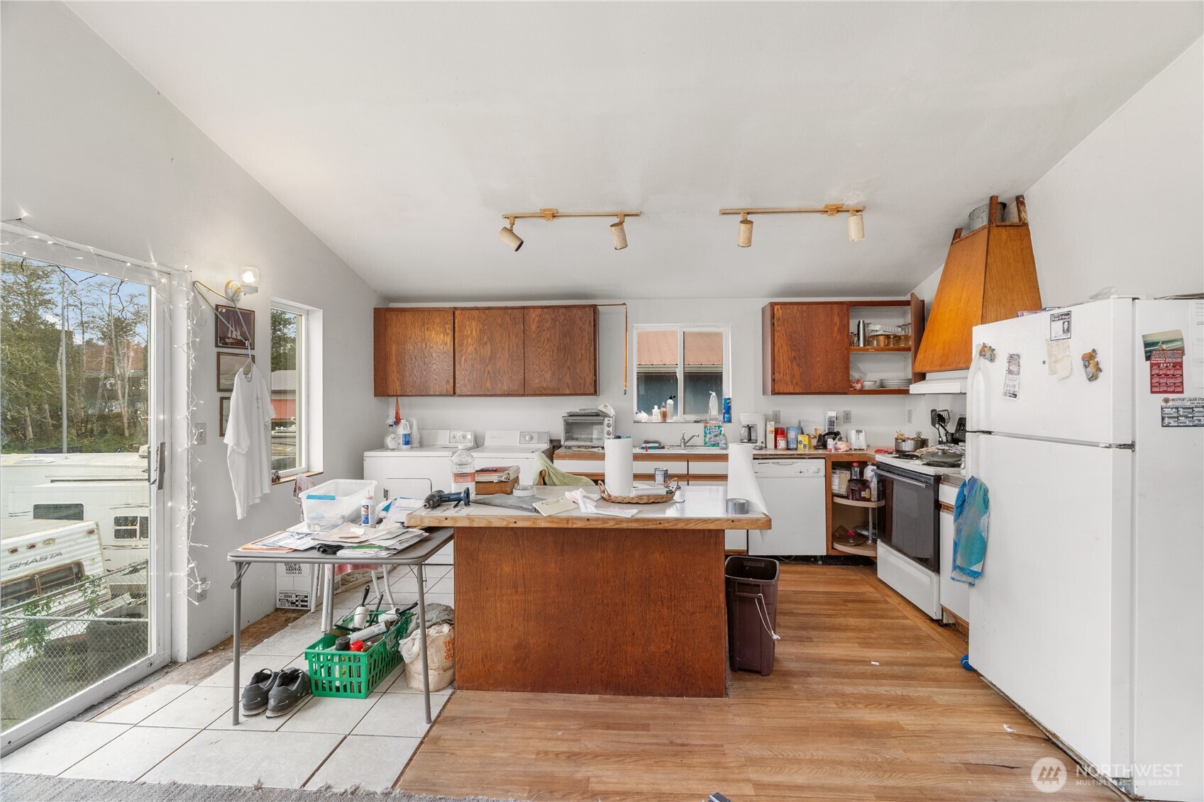 221 E Elizabeth Avenue