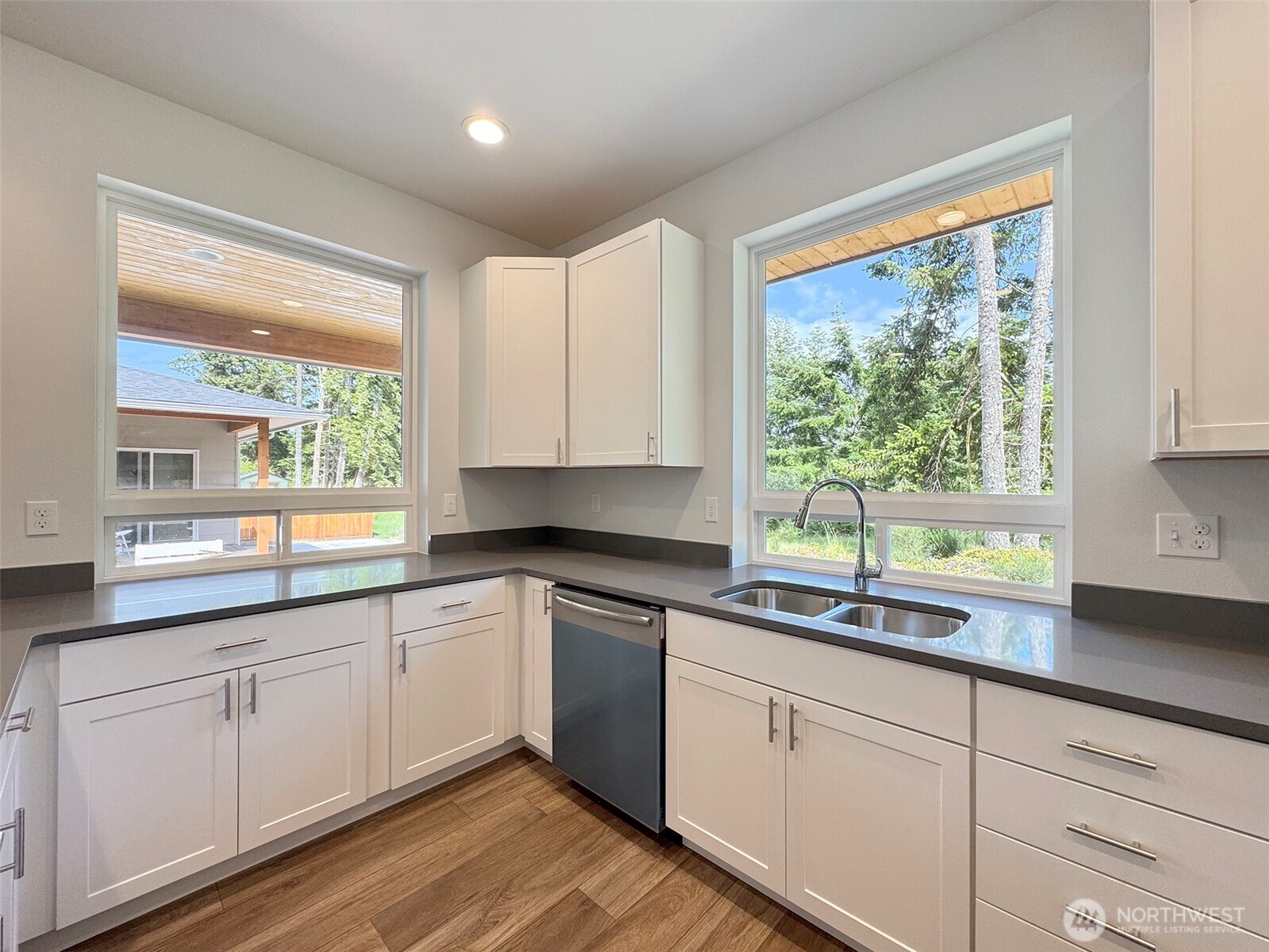 1413 Discovery Loop