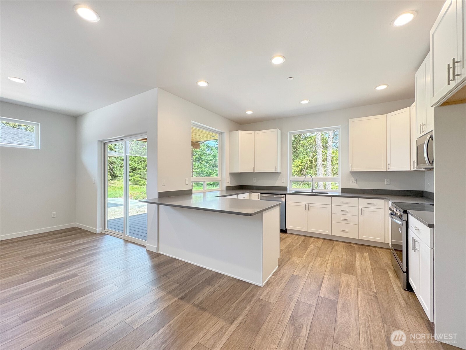 1413 Discovery Loop