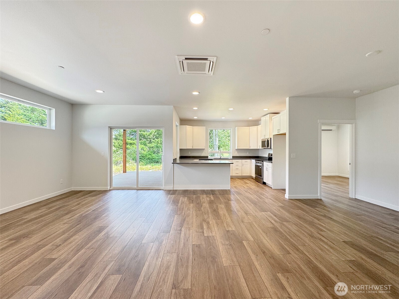 1413 Discovery Loop