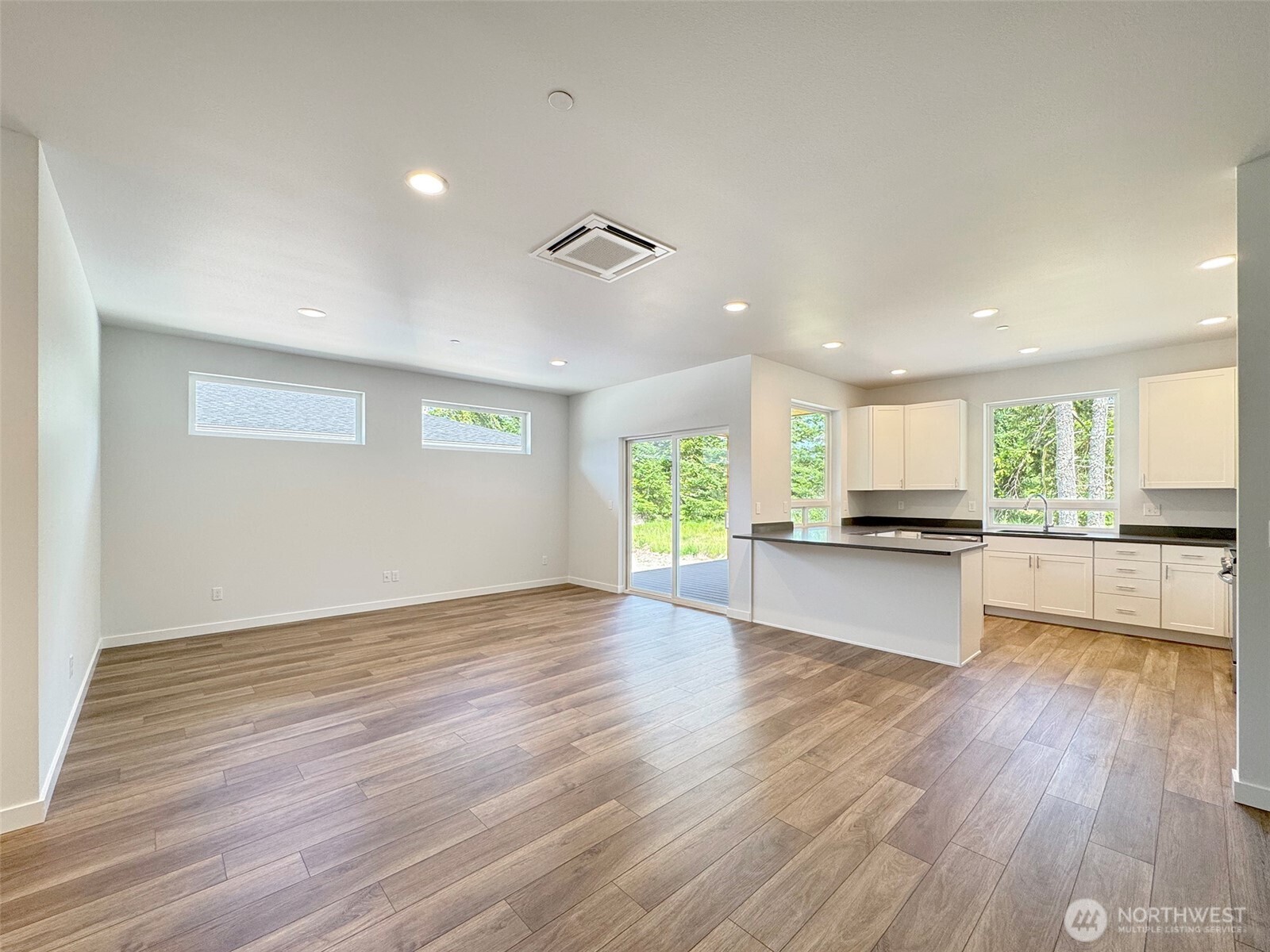 1413 Discovery Loop