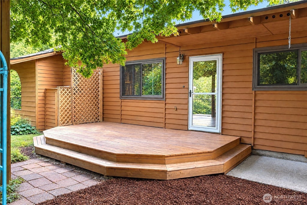 Photo of 3520 NE 204th Street, Lake Forest Park, WA 98155 (MLS # 2571852)