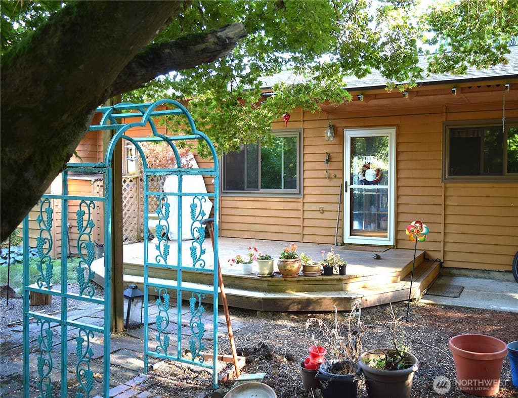 Photo of 3520 NE 204th Street, Lake Forest Park, WA 98155 (MLS # 2571852)