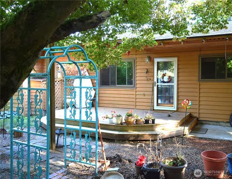 Photo of 3520 NE 204th Street, Lake Forest Park, WA 98155 (MLS # 2571852)