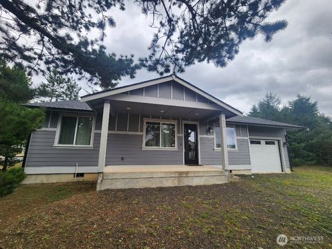 Photo of 640 Lake Island Avenue SE, Ocean Shores, WA 98569 (MLS # 2389265)