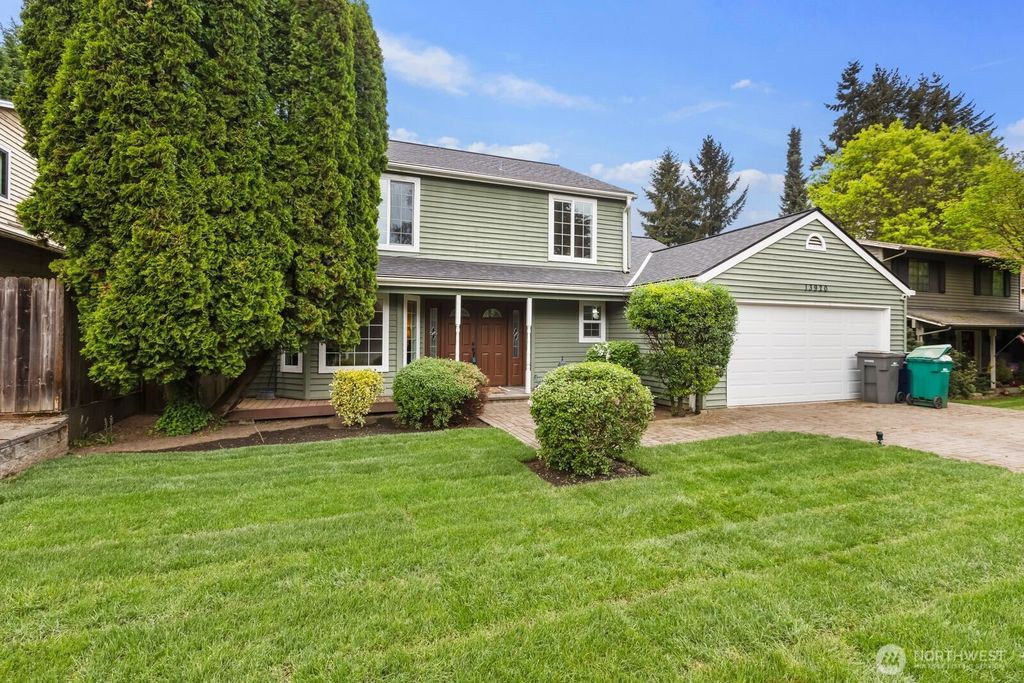Photo of 13920 101st Place NE, Kirkland, WA 98034 (MLS # 2517426)