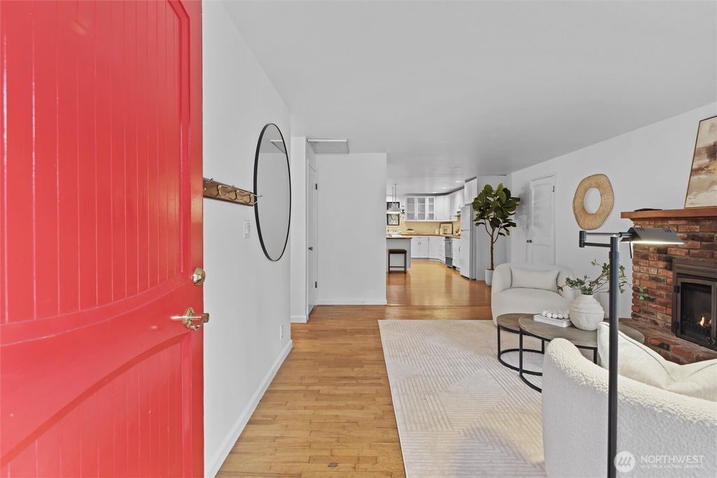 Photo of 12121 NE 66th Street, Kirkland, WA 98033 (MLS # 2513209)