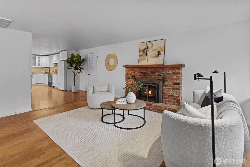 Photo of 12121 NE 66th Street, Kirkland, WA 98033 (MLS # 2513209)