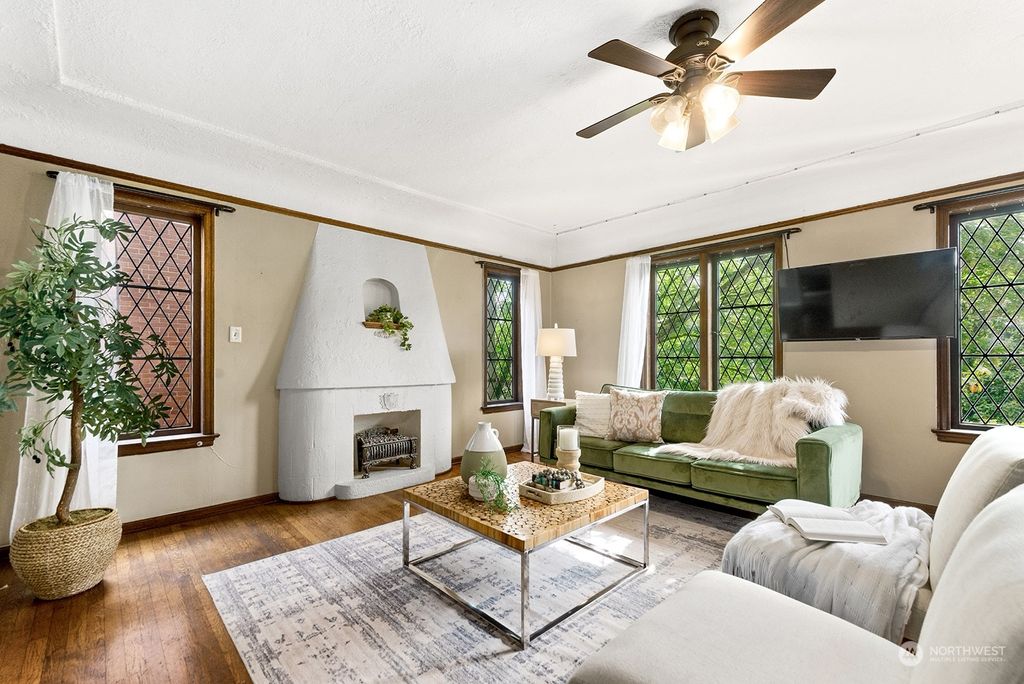 Photo of 1114 17th Avenue #201, Seattle, WA 98122 (MLS # 2325529)