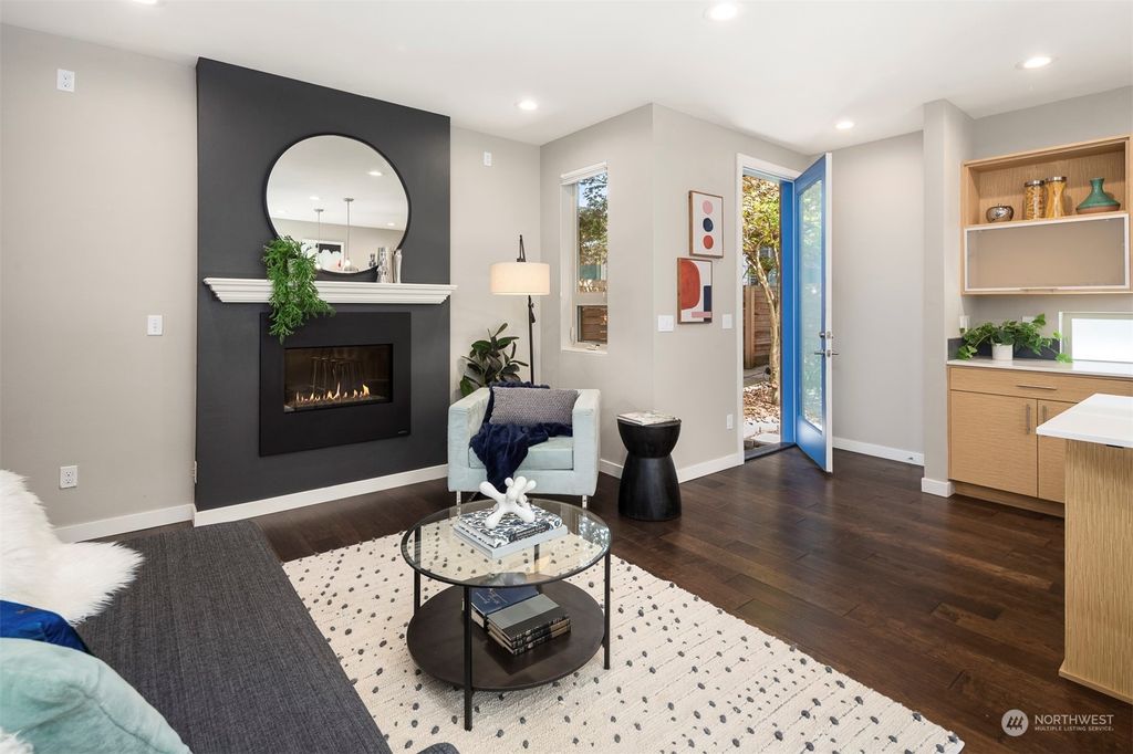 Photo of 321 22nd Avenue, Seattle, WA 98122 (MLS # 2227475)