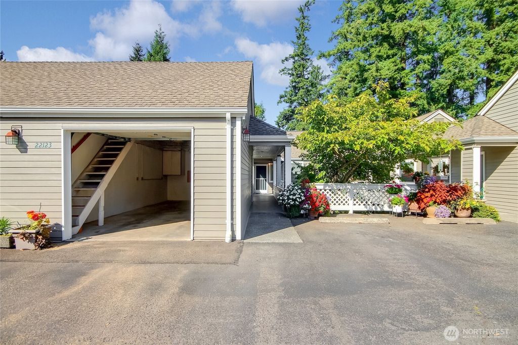 Photo of 22123 SE 40th Lane #2146, Issaquah, WA 98029 (MLS # 2431121)
