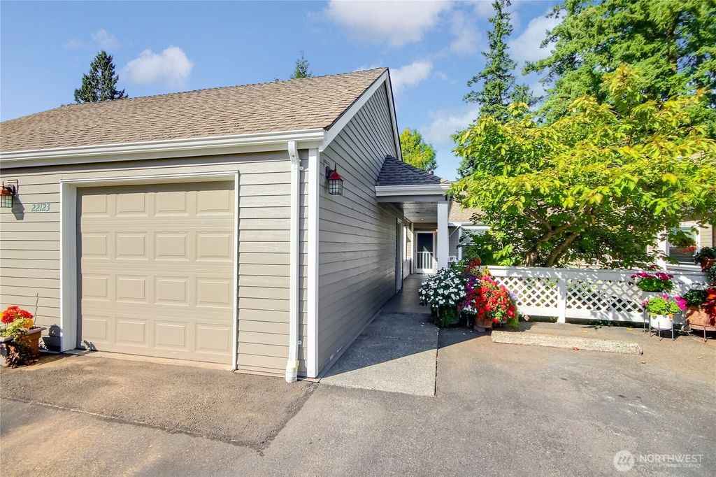 Photo of 22123 SE 40th Lane #2146, Issaquah, WA 98029 (MLS # 2431121)