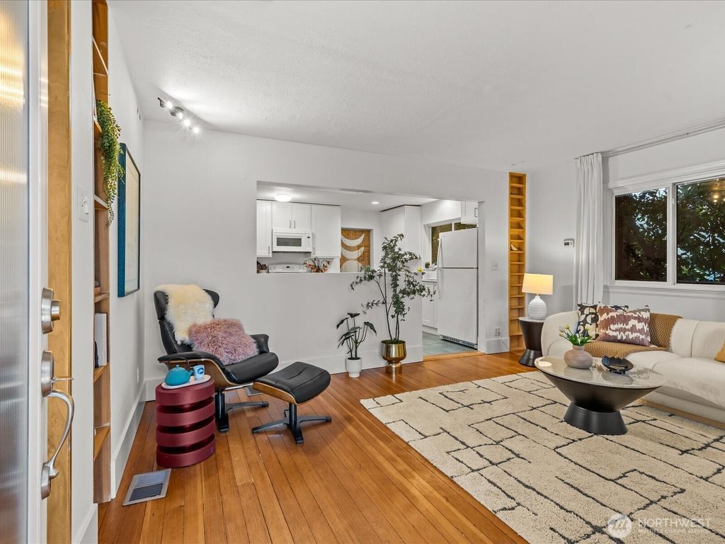 Photo of 8117 17th Avenue SW, Seattle, WA 98106 (MLS # 2501736)