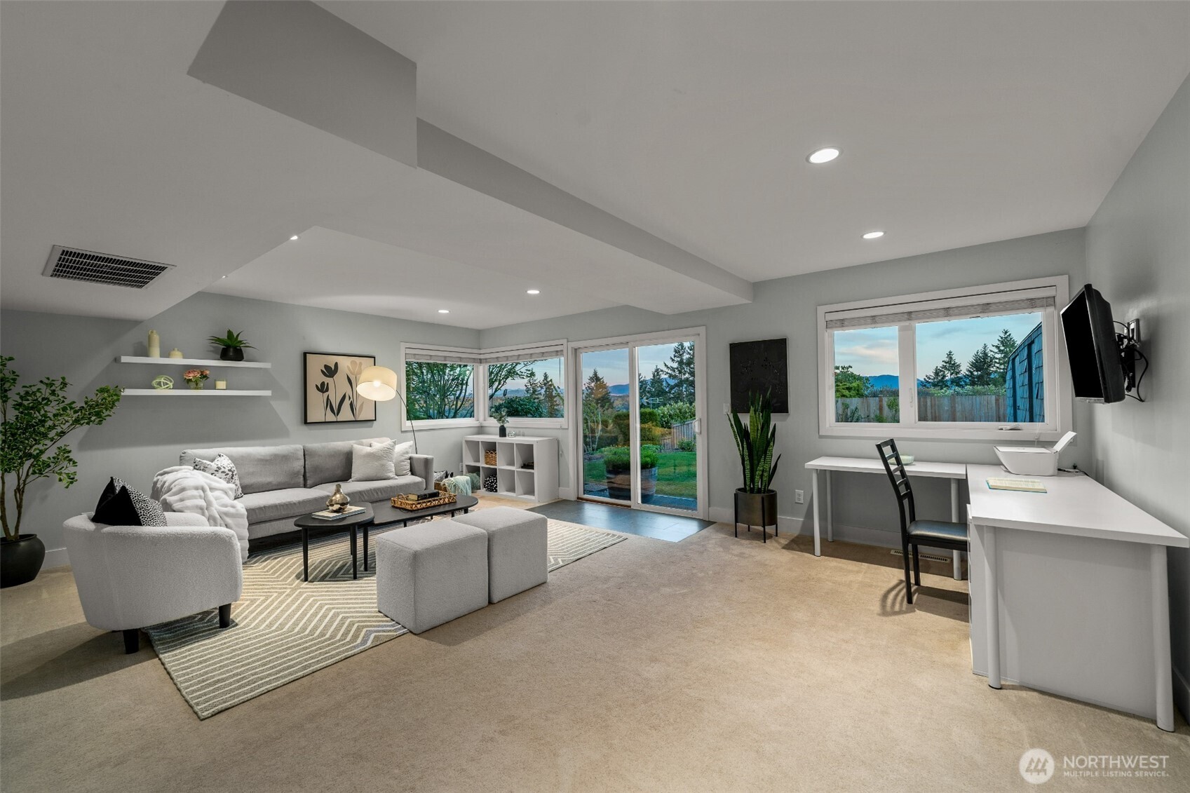 Bellevue, Washington, 98008, United States, 4 Bedrooms Bedrooms, ,3 BathroomsBathrooms,Residential,Pending,2051940