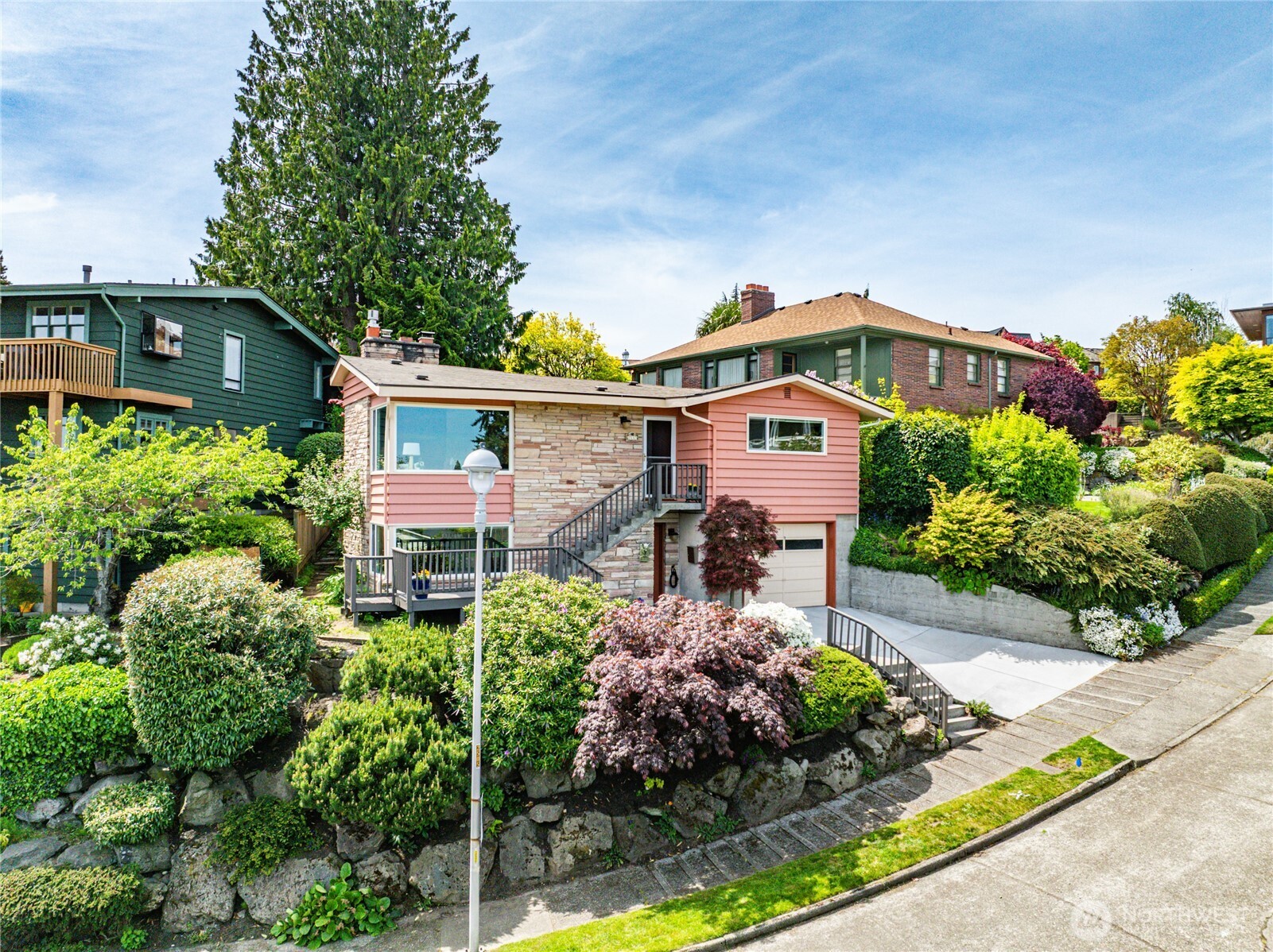 2537 Montavista Place W