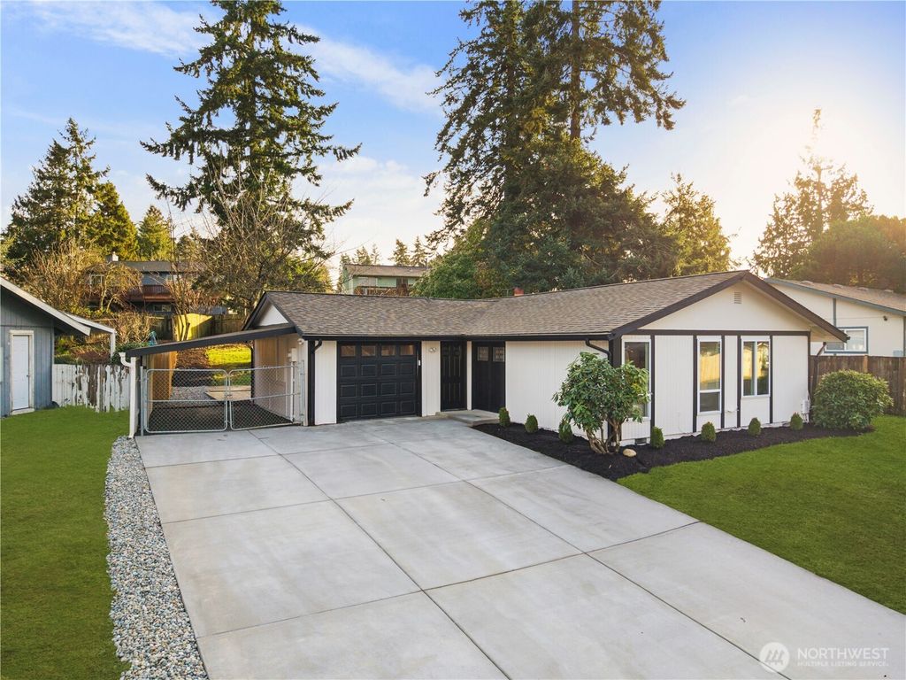 Photo of 28316 20th Avenue S, Federal Way, WA 98003 (MLS # 2462763)