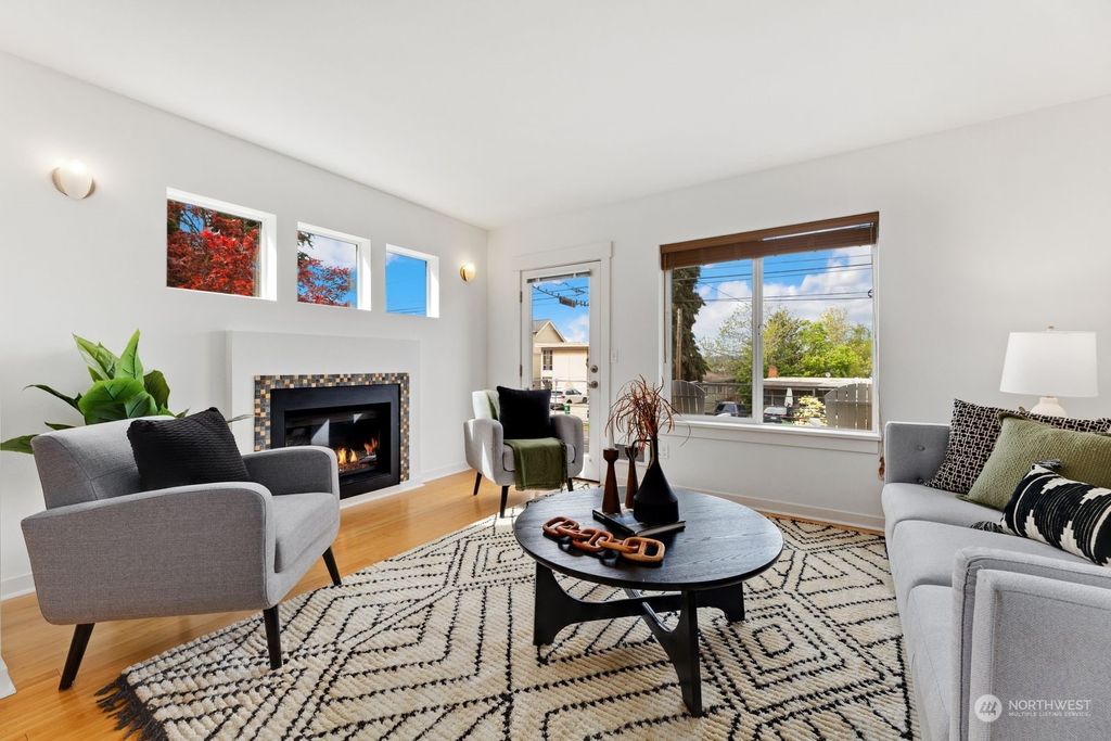 Photo of 25 W Florentia Street, Seattle, WA 98119 (MLS # 2223855)