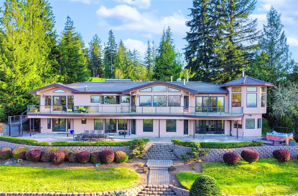 Photo of 17209 SE Cougar Mountain Drive, Bellevue, WA 98006 (MLS # 2361405)