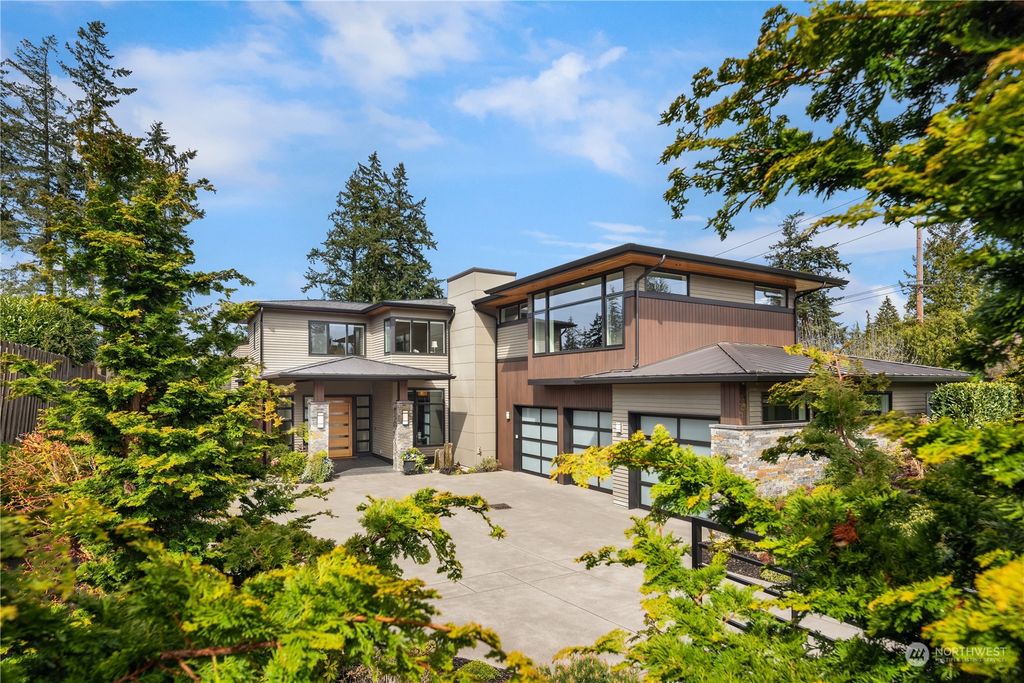 Photo of 2261 95th Avenue NE, Clyde Hill, WA 98004 (MLS # 2061042)