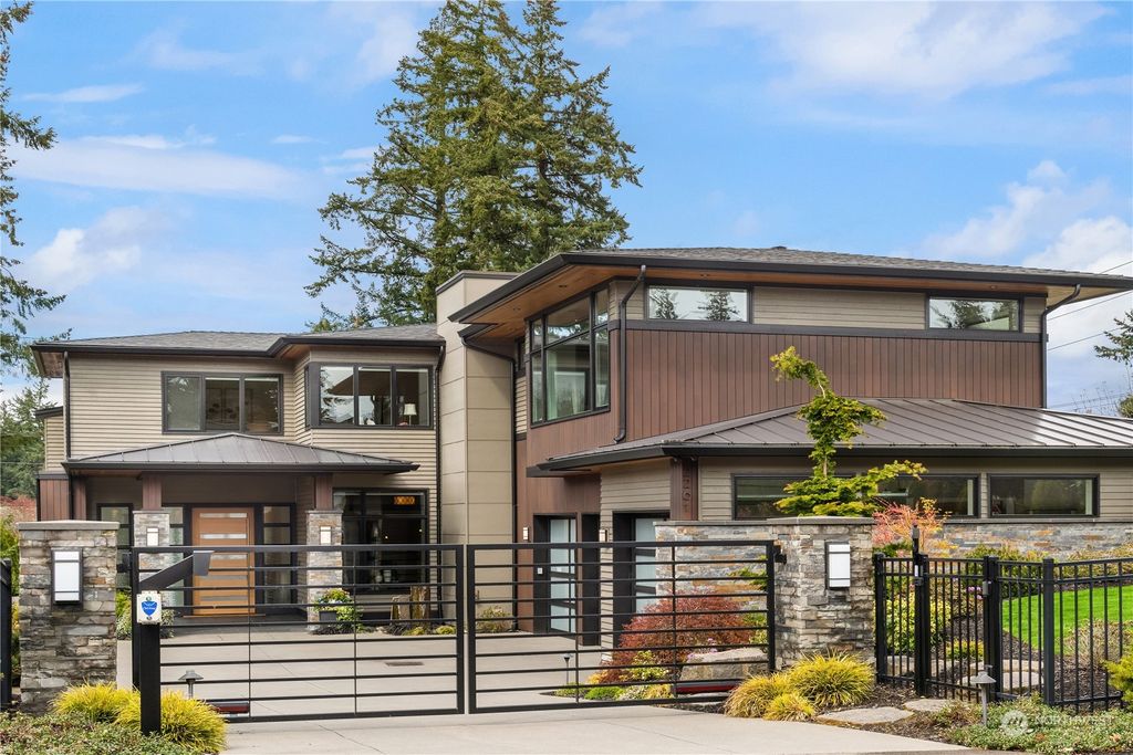 Photo of 2261 95th Avenue NE, Clyde Hill, WA 98004 (MLS # 2061042)