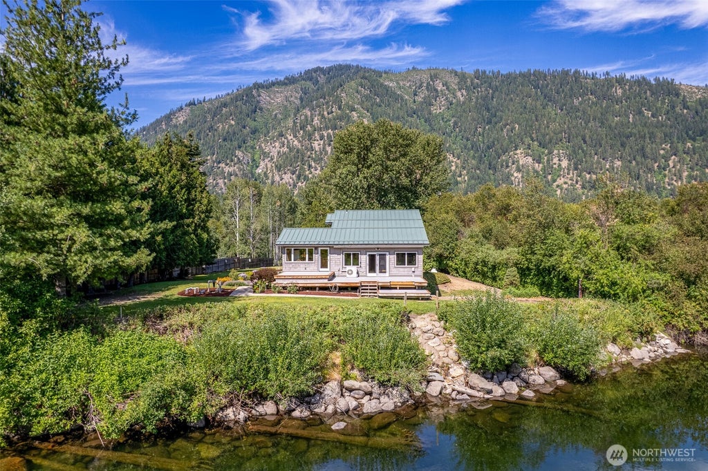 Photo of 87 Outrigger Lane Ln, Leavenworth, WA 98826 (MLS # 2554687)