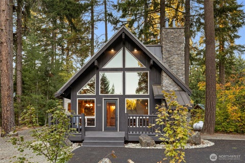 Photo of 101 Pecon Valley Place, Cle Elum, WA 98922 (MLS # 2586076)