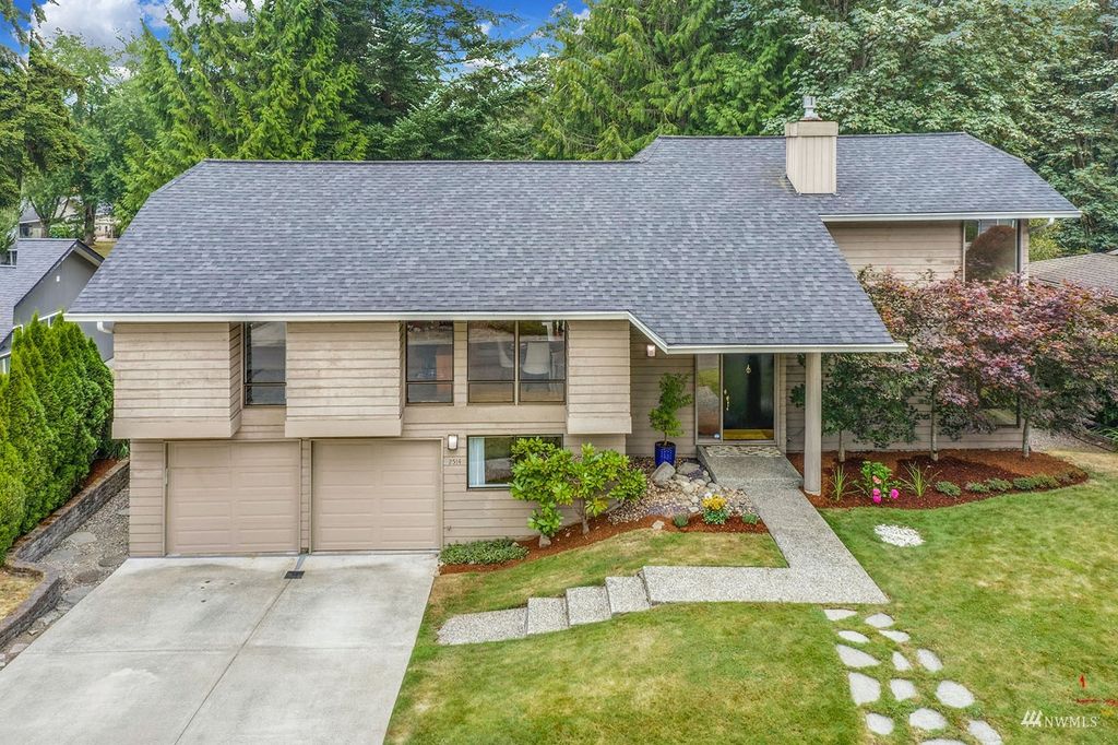 Photo of 2514 181st Avenue NE, Redmond, WA 98052 (MLS # 1981861)