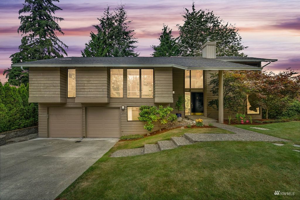 Photo of 2514 181st Avenue NE, Redmond, WA 98052 (MLS # 1981861)