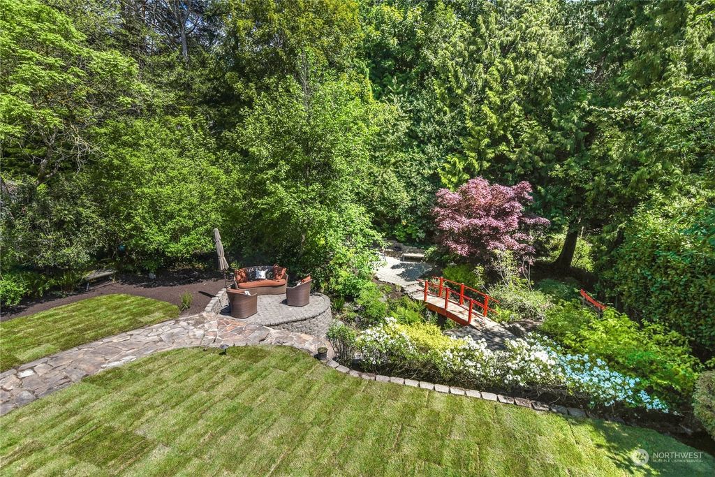 Photo of 11538 35th Avenue NE, Seattle, WA 98125 (MLS # 2064196)