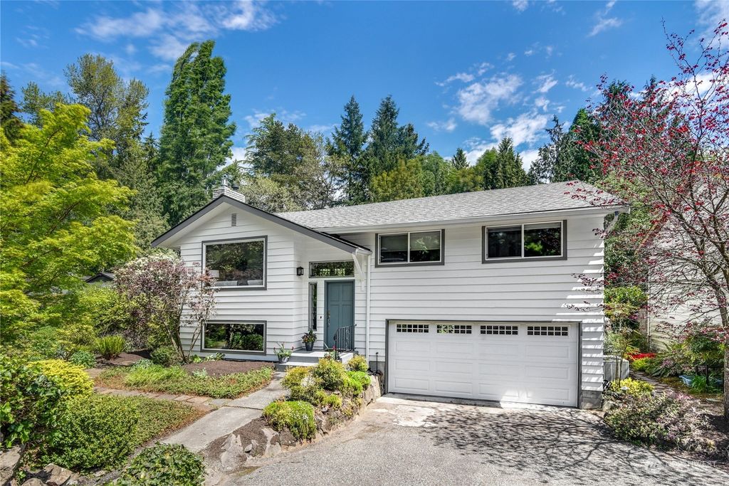 Photo of 11538 35th Avenue NE, Seattle, WA 98125 (MLS # 2064196)