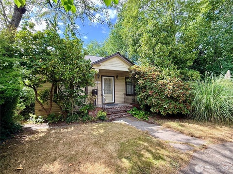 Photo of 7011 14 TH Avenue NW, Seattle, WA 98115 (MLS # 2563651)