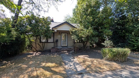Photo of 7011 14 TH Avenue NE, Seattle, WA 98115 (MLS # 2563651)