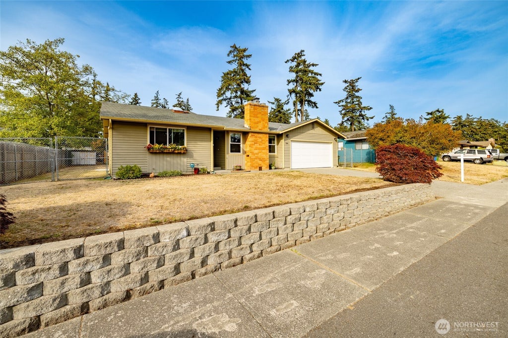 Photo of 566 NW 7th Avenue, Oak Harbor, WA 98277 (MLS # 2582241)