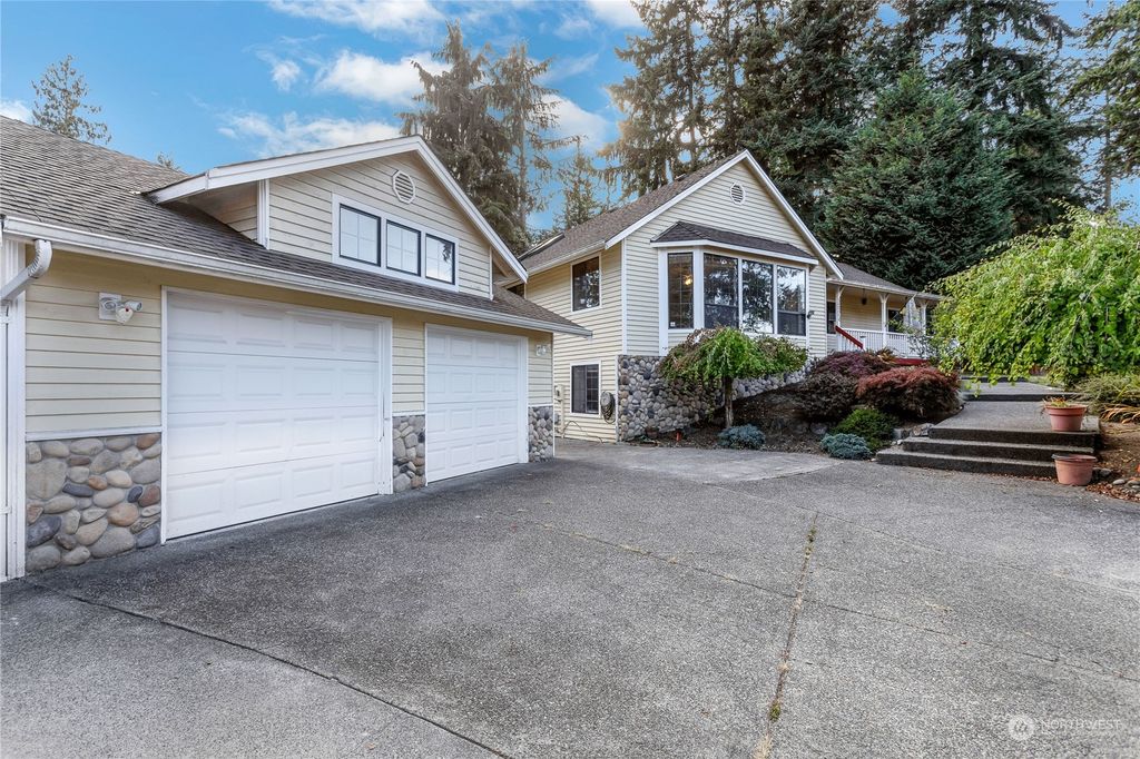 Photo of 12204 35th Avenue SE, Everett, WA 98208 (MLS # 2158227)