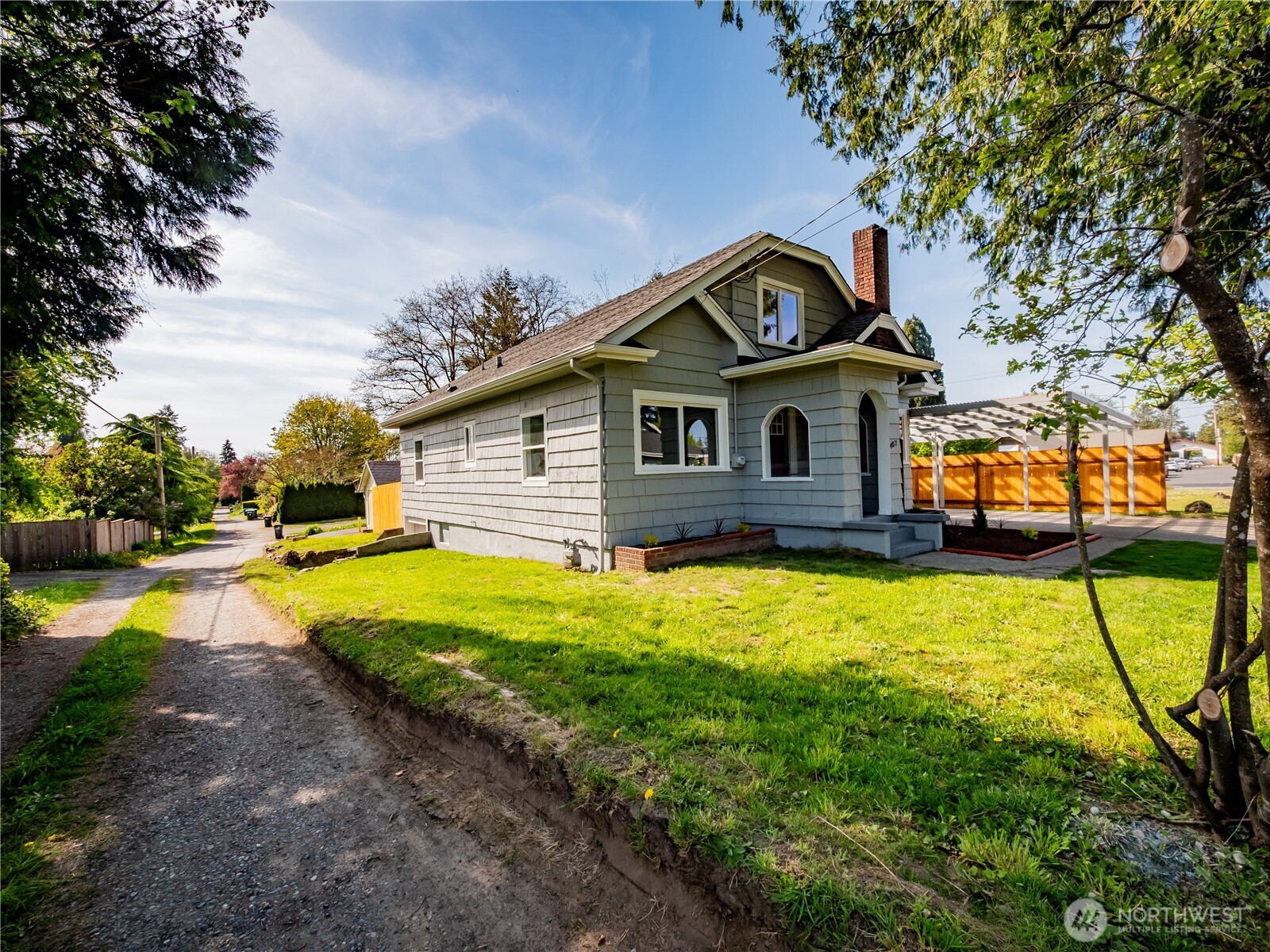 407 FAIRVIEW Street SE