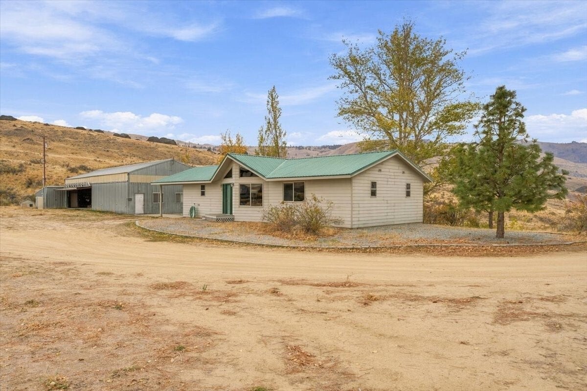 685 NW Road 20 Road