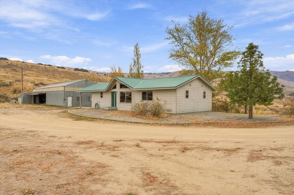 Photo of 685 NW Road 20 Road, Waterville, WA 98858 (MLS # 2598693)