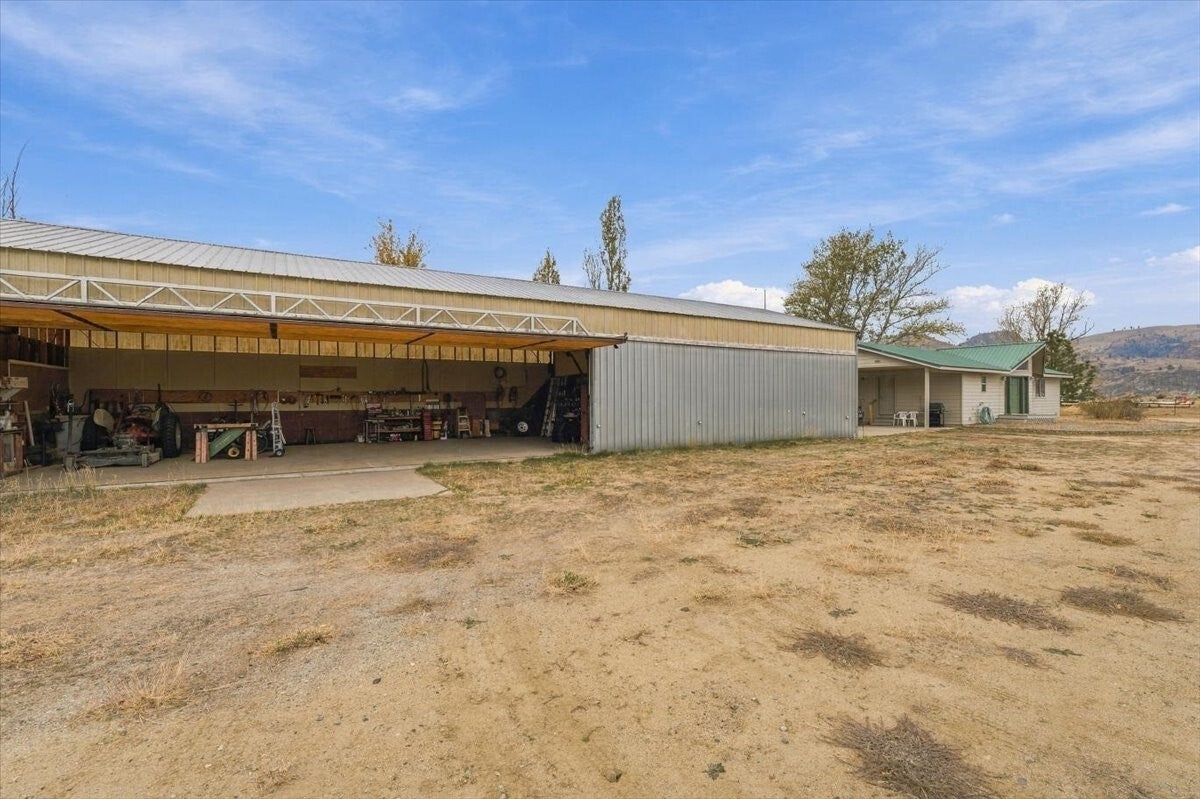 685 NW Road 20 Road